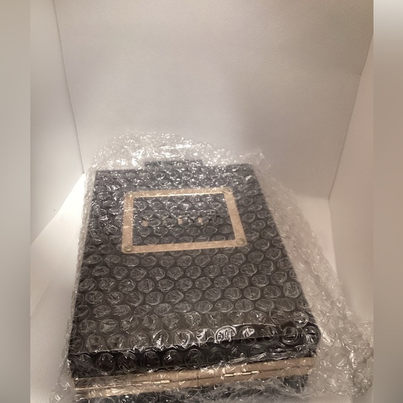 NEWT VINTAGE PARIS PERFUME SHAPED CLUTCH BAG. - Picture 12 of 14